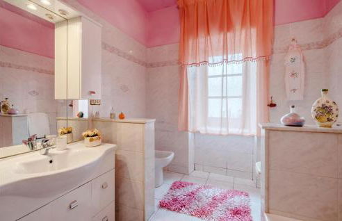 Awesome Home In Frazione Antognano - Foto 25