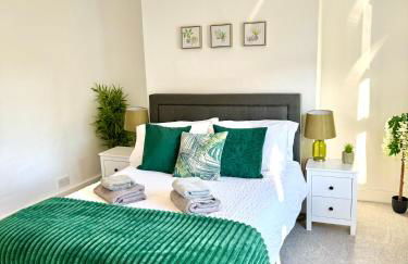 2-bedroom house in Cheltenham town centre - Photo 3