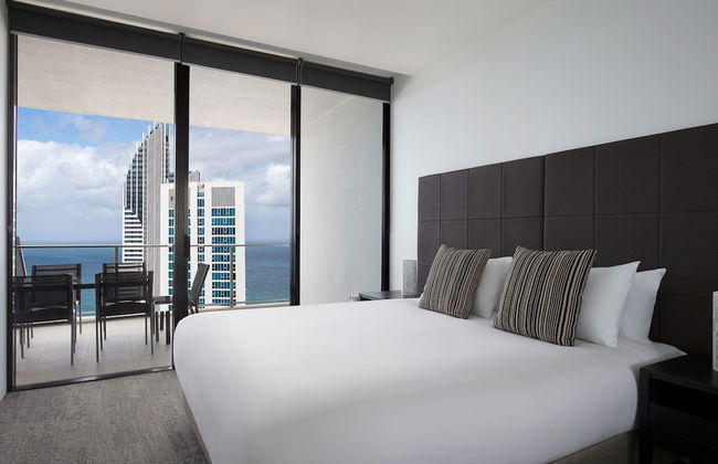 Mantra Circle on Cavill - Photo 11