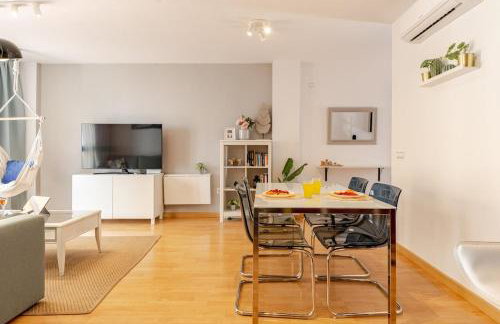 Explore Málaga from a Modern Apartment - Photo 20
