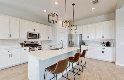 Pool, Hot Tub and Game Room! Spacious Buckeye Home - Foto 9