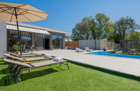 Gorgeous Home In Katuni With Wifi - Foto 9