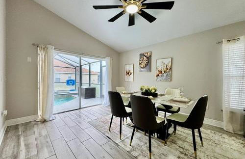 Modern 4BR 2BA with pool in gated community - Foto 33