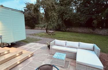 Shepherds Hut with Hot Tub - Foto 10