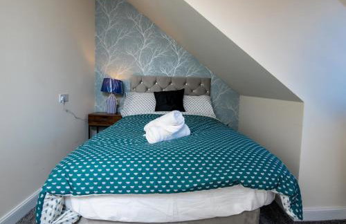 Luxury 5BDR with City Access, Free Parking and Wi-Fi - Photo 22