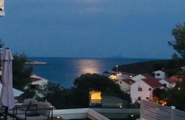 EllaVis Apartments - Photo 14