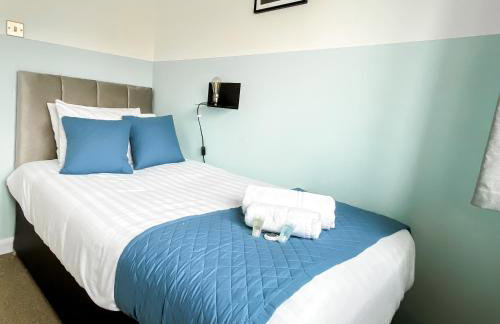 4 bed family home wifi, netflix, parking, close to wicksteed park - Photo 33