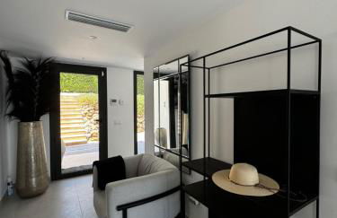 Marbella Bliss - Luxury 4-Bedroom VILLA with Garden, Private POOL & Jacuzzi, Marbesa near- 5 min to the Cabopino Beach - Photo 66