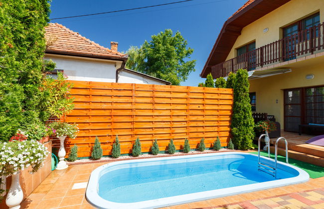 5 bedroom House in Siófok with private pool and garden - Photo 26