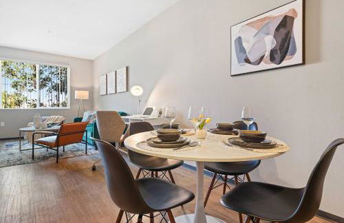 Modern 2BR/2BA in Irvine Pool & Gym - Foto 31