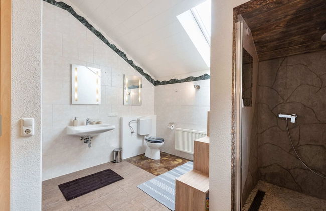 Modern Holiday Home in Pinsdorf With Garden - Photo 57