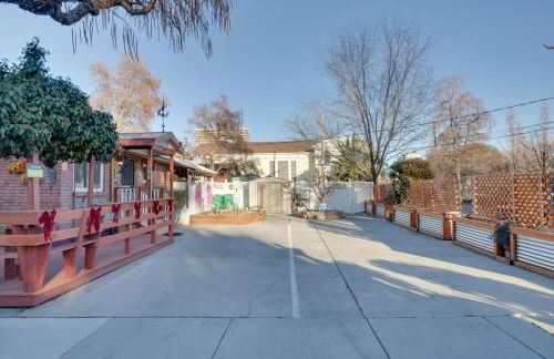 Close to Midtown! Cozy Reno River Cottage - Foto 23