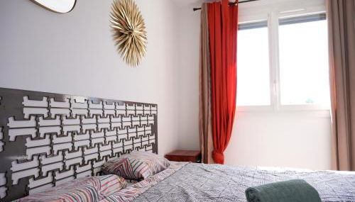 Le Remarquable à Saint Martin d'Hères - Situé au Calme - Proche de Grenoble des Centre de Formations et du Campus - 1 Lit King Size et un lit simple - Climatisation - Balcon - Parking gratuit - Vue montagne - Proche Station de Ski - Foto 2, towels