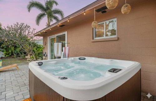 Casa Coral Vista | Heated Pool, Spa, Mins to Beach - Foto 2