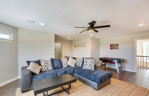 Unwind Fireside Wills Point Gem with Hot Tub and Pond - Foto 17