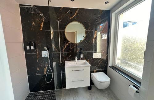 Apartment Charmante Fewo mit Dachterrasse- Wintergarten top by Interhome - Foto 8