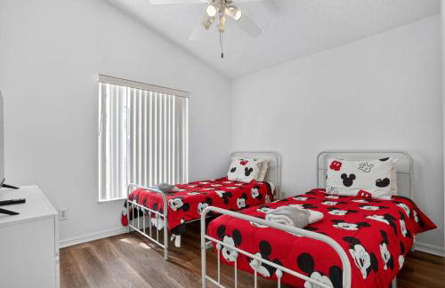 Luxury 4-Bedroom Home with Private Pool, Jacuzzi, AC, Wi-Fi, Cable TV, 5 Minutes from Disney - Foto 11