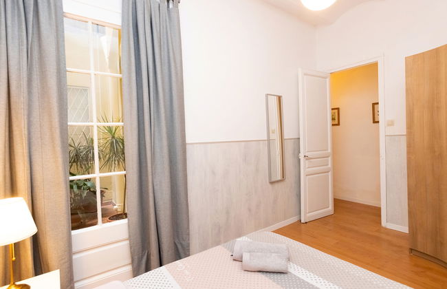 2 bedroom Apartment in Barcelona - Photo 13