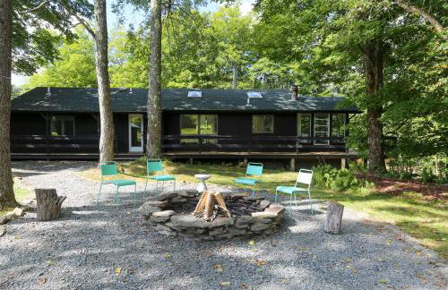 Modern Hideaway with Deck and State Forest Access - Foto 31