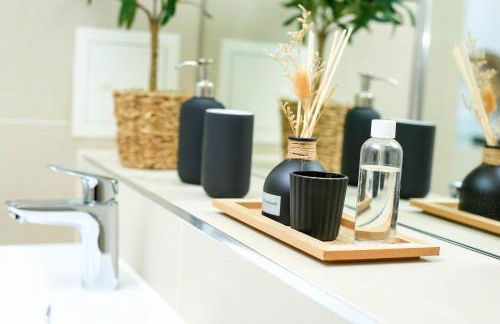 Snuggle Inn - Riverside Apartments - Views Over looking London River Thames, Close to O2 Arena, London Excel, London City Airport, Thames Clipper- River Boat Service, Woolwich Ferry, Onsite parking, TWIN ROOM OPTION available - Foto 15