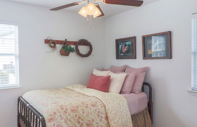 2nd Row Beach Home Ocean Views Old School Vibes - 1 min Walk to Sunny Beach - Foto 8