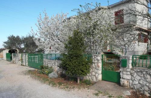 One Bedroom apartment with Terrace - Photo 17