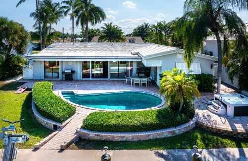 Waterfront Luxe 3BR, Pool, Hot Tub & Dock - Foto 52