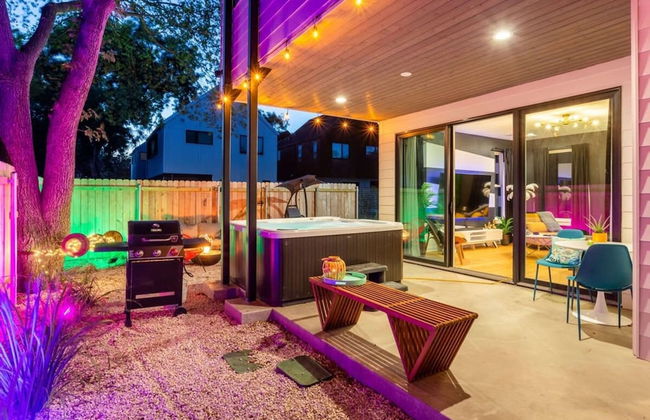 5 000 SQ FT Private 10br Compound DT 6 Min Drive - Photo 1