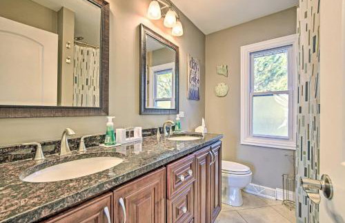 Lakefront Home with Game Room, Theater and Dock! - Foto 18