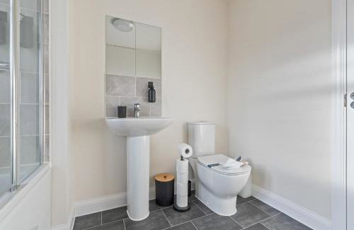 #83 Stylish Wigston Home - Near Bradgate Park - Sleeps 4 -" Perfect for contractors and Families - Free Parking" - Foto 49