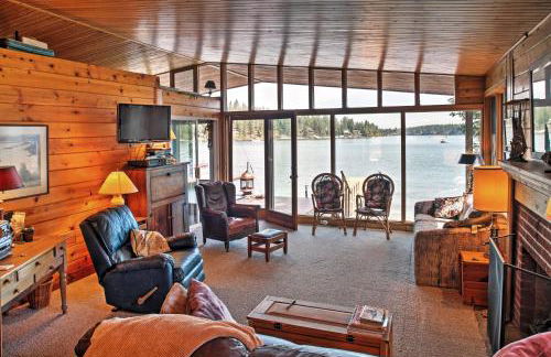 Newport Cabin with Lakefront Private Porch and Grill! - Foto 11