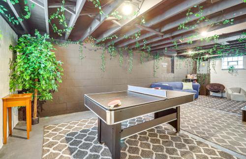 Game Room and Fire Pit West Mifflin Home! - Foto 23