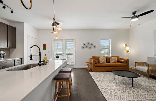 South Lamar Stay - Pickleball, Sauna & Cold Plunge - Photo 2