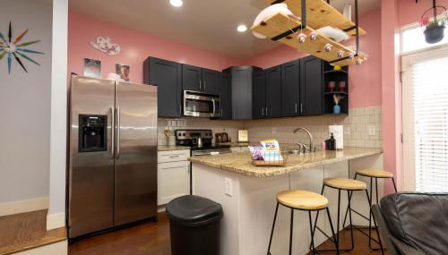 Pink Experience - West End Broadway & Restaurants - Foto 3, stove, dishwasher, toaster