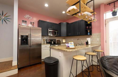 Pink Experience - West End Broadway & Restaurants - Foto 3