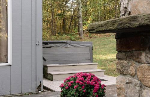 Secluded escape with hot tub, pizza oven, fireplace - Foto 50