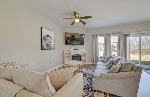 Stay and Play Spacious Concord Townhome Near Uptown - Foto 1