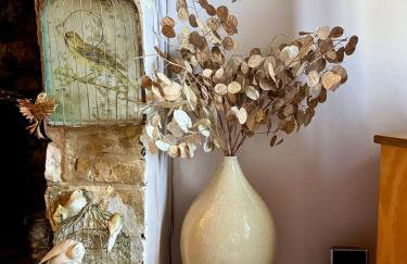 Charming Escape - Dog-Friendly Writer's Stone Cottage in the Stroud Valleys - Photo 15