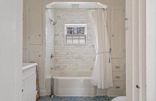 The Curator's Retreat For 8 - Photo 8