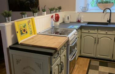 Brittany Countryside Retreat 3 Bedrooms Sleeps 6 Pet Friendly Heated Swimming Pool Free Wifi - Foto 13