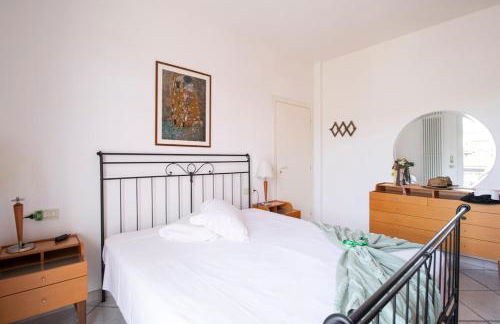 Large balcony overlooking the sea Wi-Fi Parking - Foto 13