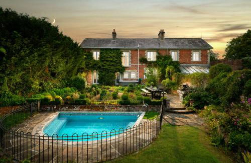 Downwood Vineyard Manor House in Idyllic Countryside - Photo 1