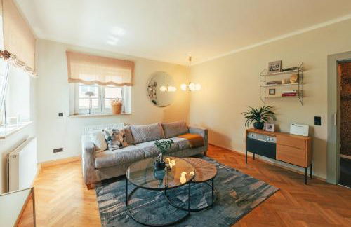 Ferienwohnung 60er Jahre Design Apartment - 65qm Fewo im Zittauer Gebirge - familienfreundliche Unterkunft am Bergfuß zum Töpfer - Foto 1