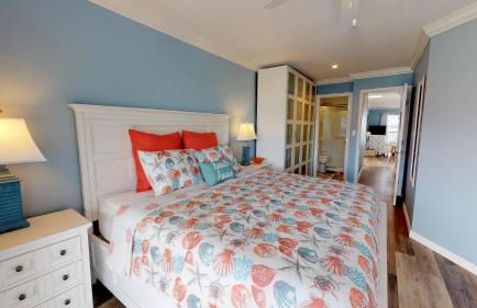 Perfect Beach Getaway with Bay Views & Boat Dock & Trailer Parking - Foto 8