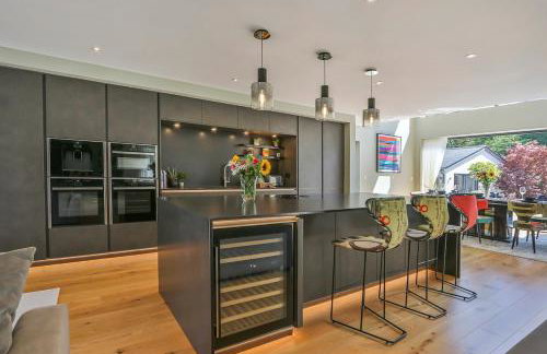 Avon House - modern family home - Photo 10