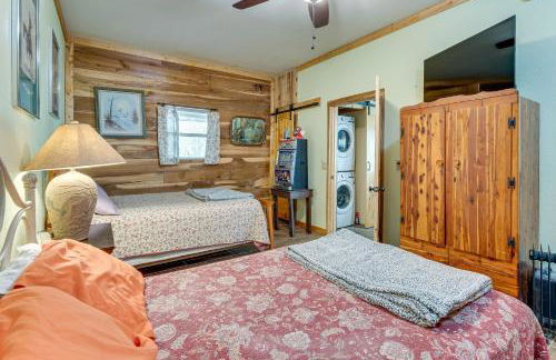 Deck and Sauna Avalon Woods Riverfront Retreat - Foto 23