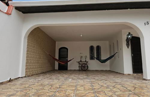 Casa Maravilhosa, Pé na Areia com Piscina, Área Gourmet com Churrasqueira em Deck Coberto Frente a Piscina, Mesa de Bilhar, 4 Quartos Confortáveis, Sendo 2 Suítes, Cozinha Americana e Sala de Jantar, Ampla Garagem para 6 Carros - Mercado na rua da Casa - Photo 42
