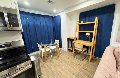 Stylish Cozy 2BR Apartment in DC - Photo 9