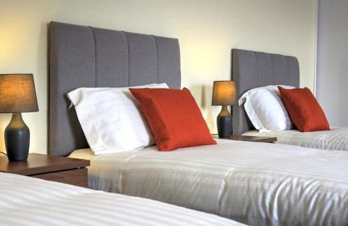 5 bedrooms, sleeps up to 16, secure parking space & comfort - Foto 44