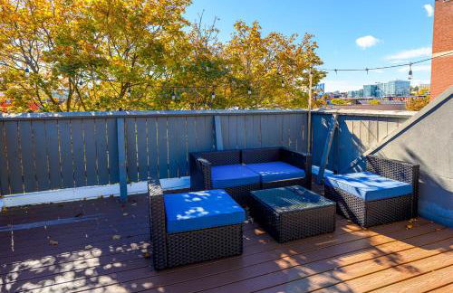 Modern 3BR Townhouse with Private Rooftop & Parking Minutes to NYC - Foto 44